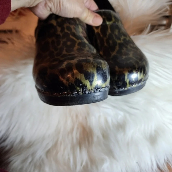 Dansko Green Patent  Leopard Clogs 40/10 - Picture 10 of 14